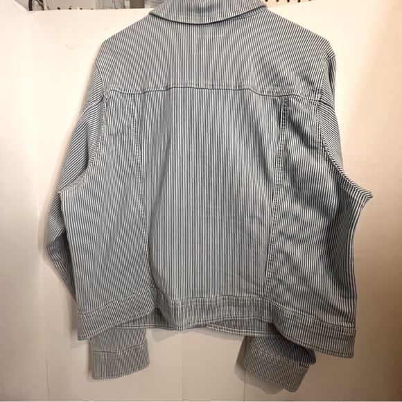 Xmas Sale! Women’s Long Sleeve Denim Jacket, Light Blue Striped, Size Large - Picture 3 of 10